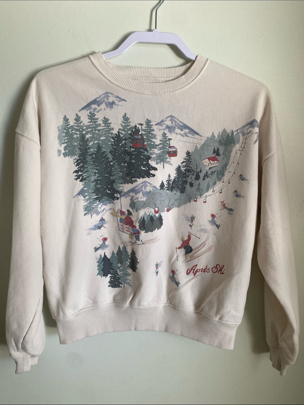 American Eagle Aprés Ski Cream Graphic Sweatshirt in XS